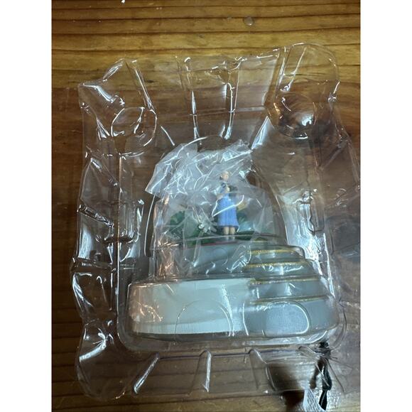 Hallmark Wizard of Oz Dorothy Toto Ornament Display Base Yellow Brick Rd Tested - Picture 7 of 7